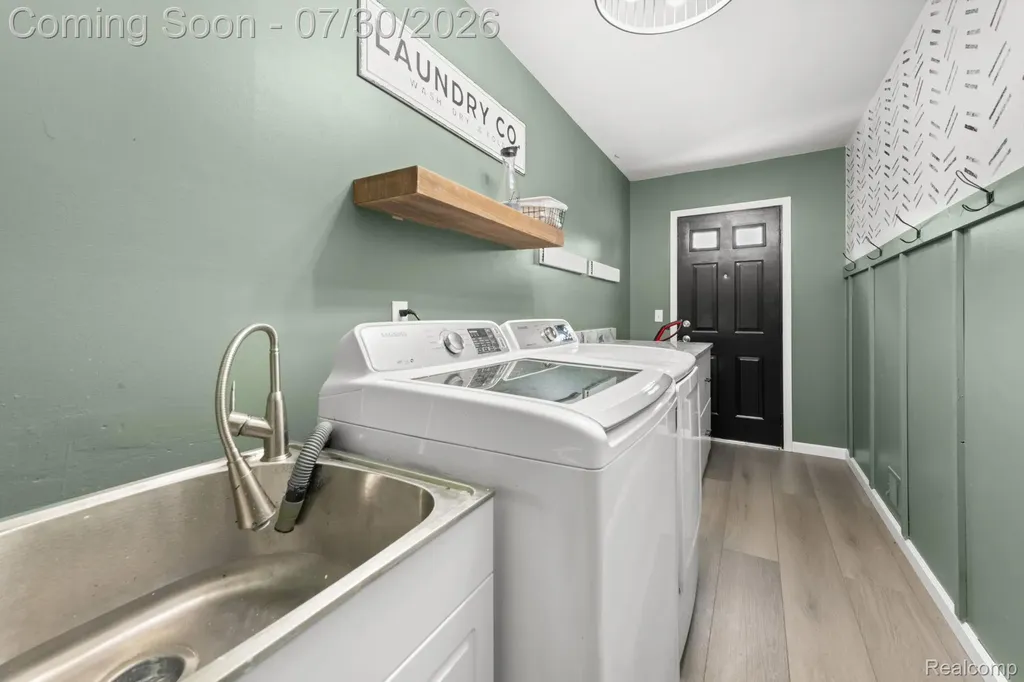 1198 Ashley Drive Troy City MI 48085
