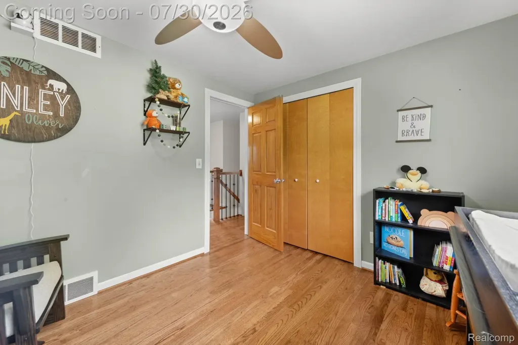 1198 Ashley Drive Troy City MI 48085