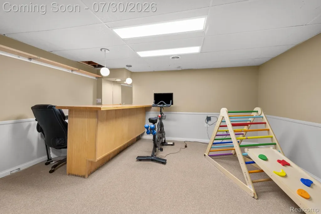 1198 Ashley Drive Troy City MI 48085