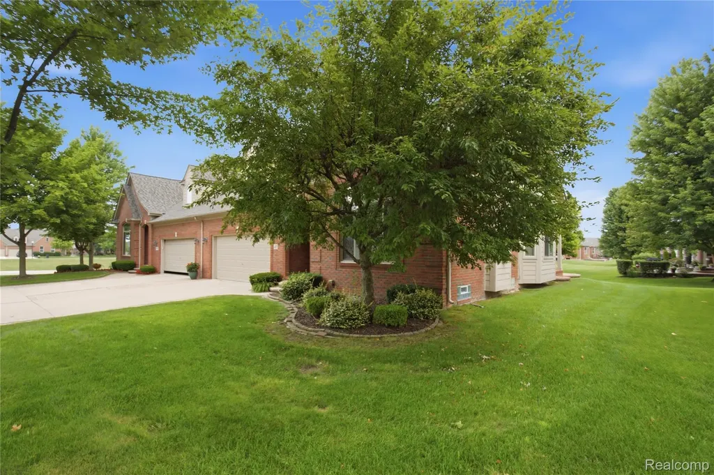 49554 Iron River Drive Macomb Township MI 48042