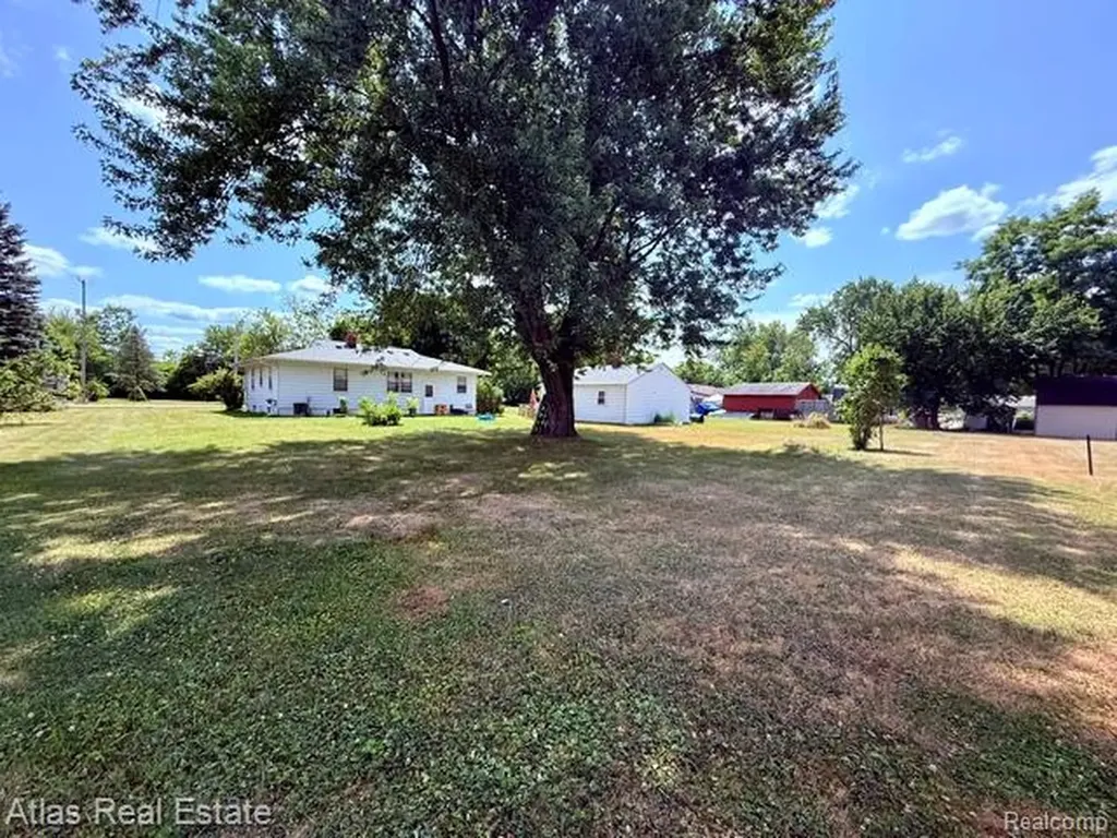 2060 Christner Street Burton City MI 48519