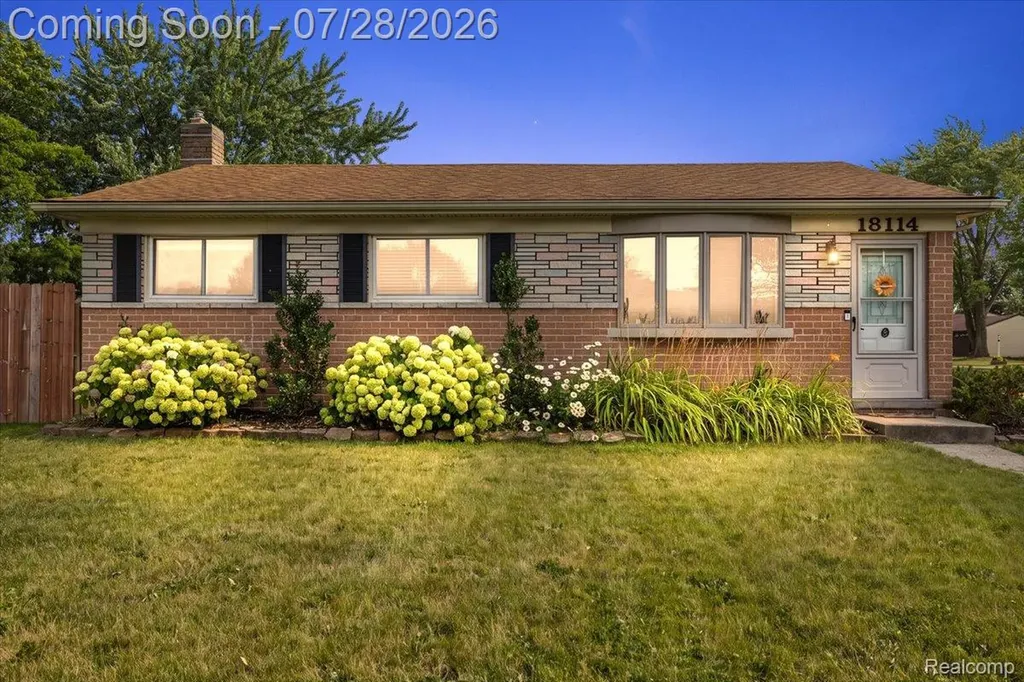 18114 Whitmore Drive Clinton Charter Township MI 48035
