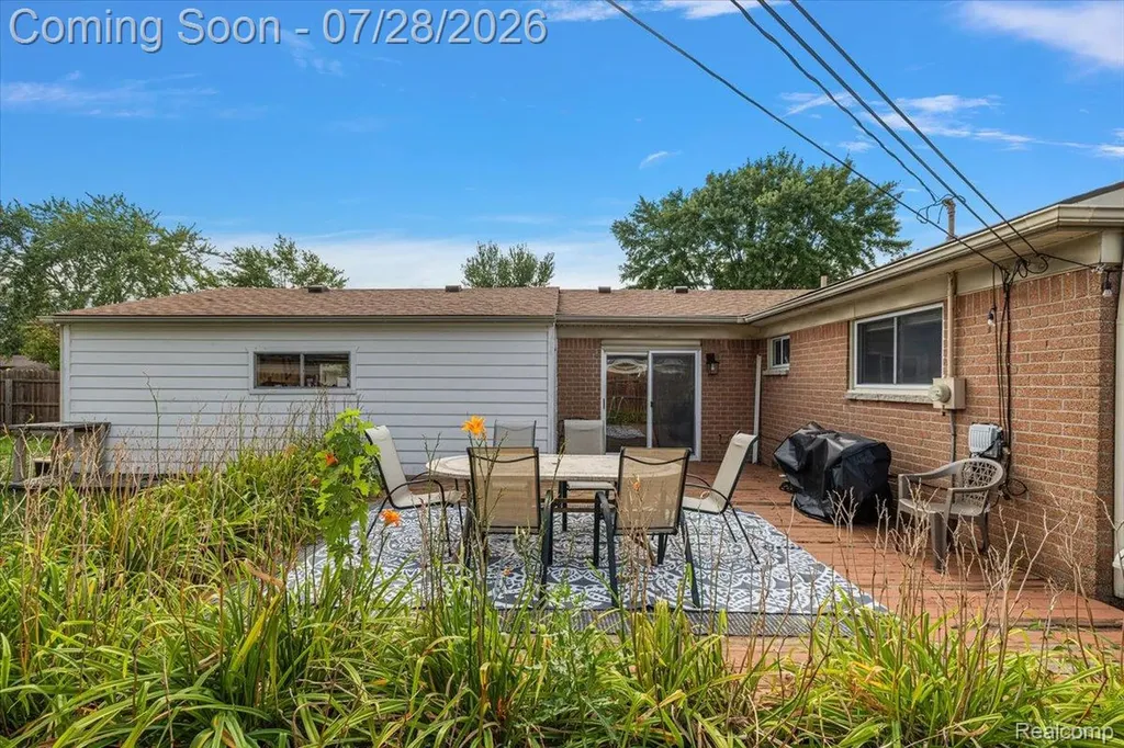 18114 Whitmore Drive Clinton Charter Township MI 48035