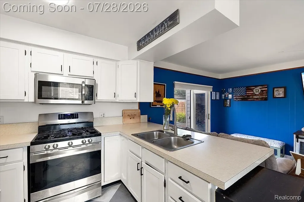 18114 Whitmore Drive Clinton Charter Township MI 48035