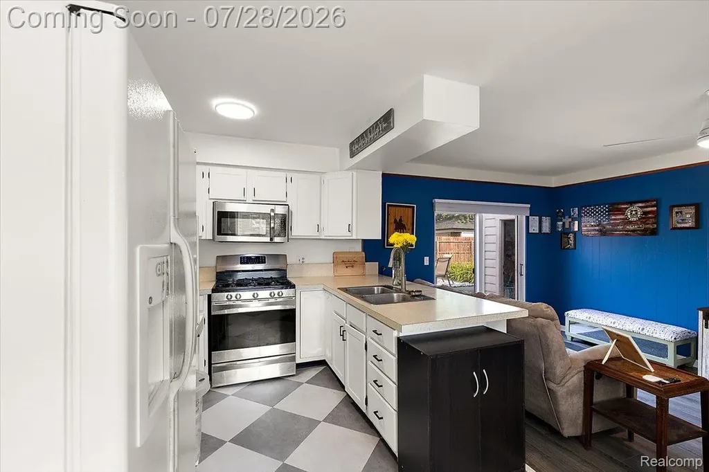 18114 Whitmore Drive Clinton Charter Township MI 48035