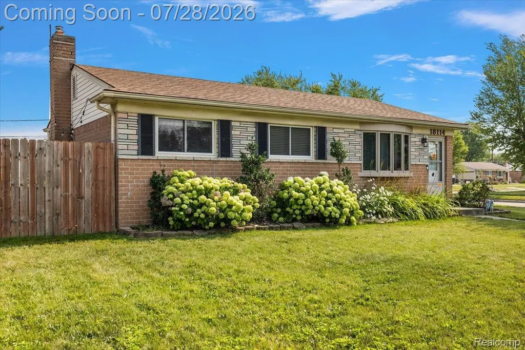 18114 Whitmore Drive Clinton Charter Township MI 48035