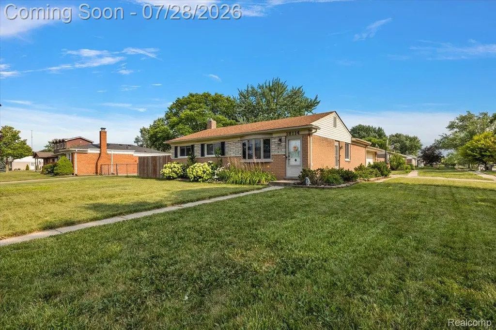 18114 Whitmore Drive Clinton Charter Township MI 48035