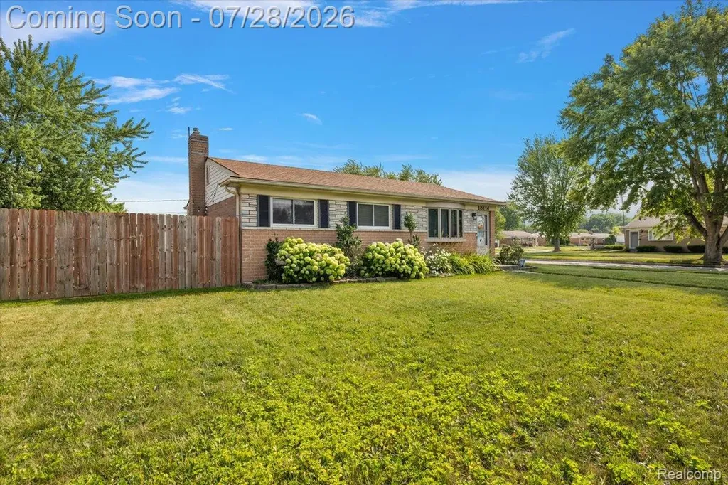 18114 Whitmore Drive Clinton Charter Township MI 48035