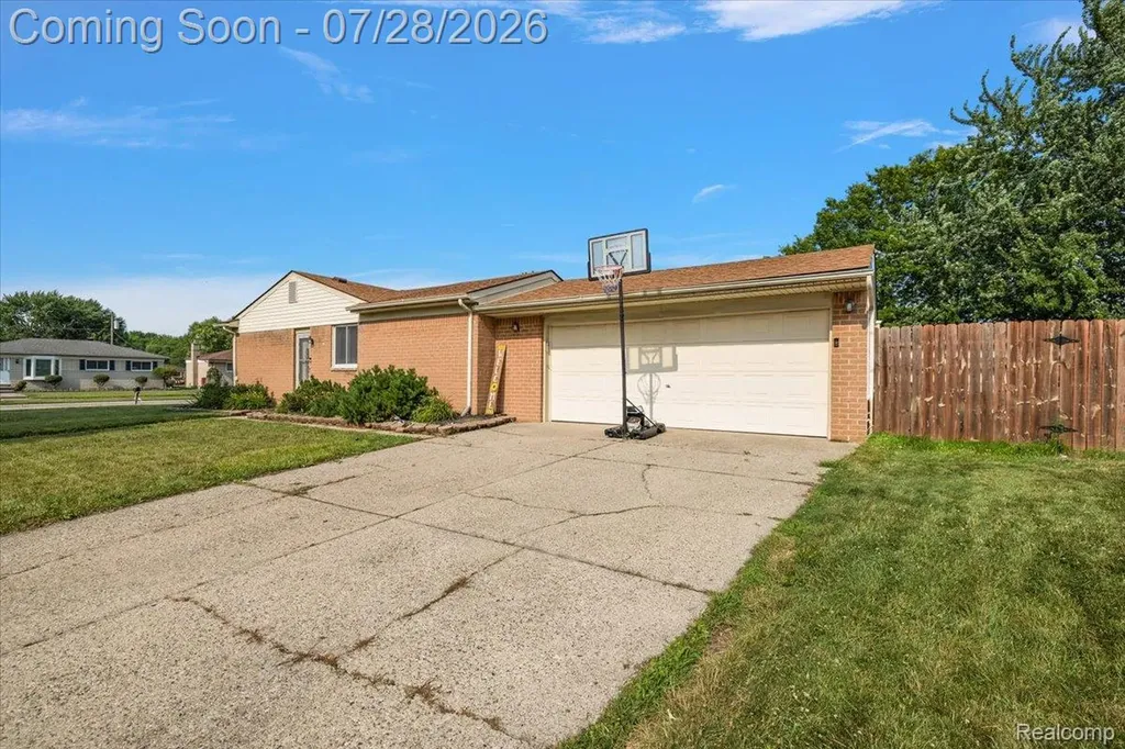 18114 Whitmore Drive Clinton Charter Township MI 48035