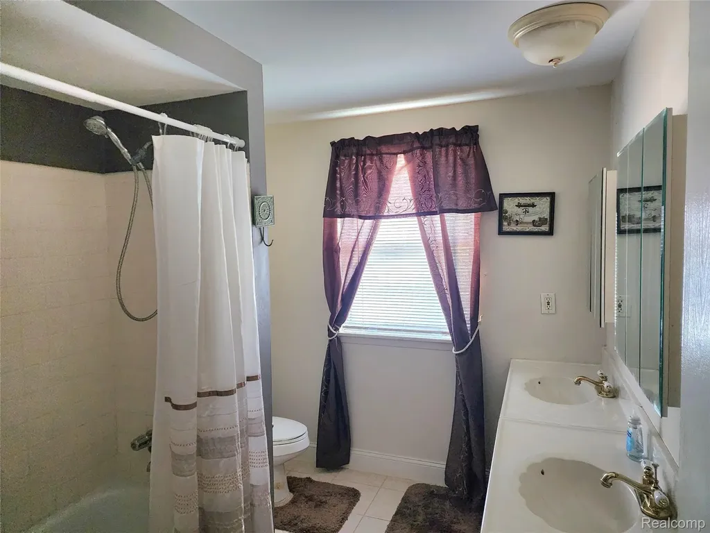 3333 Innsbrook Drive Rochester Hills City MI 48309