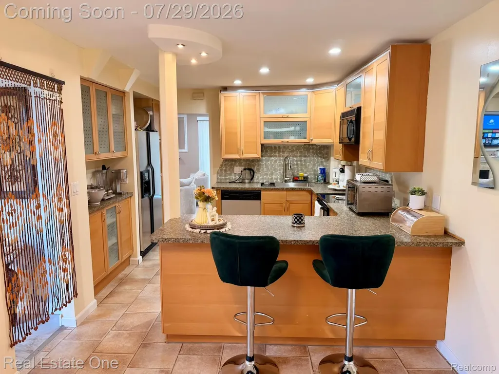 5112 Rock Run Street West Bloomfield Charter Township MI 48322