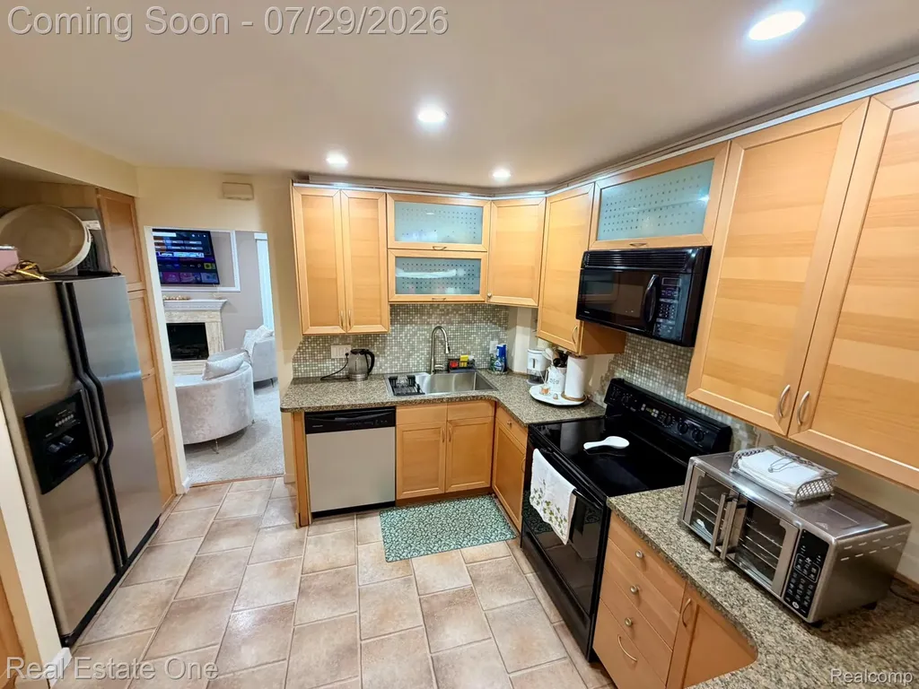5112 Rock Run Street West Bloomfield Charter Township MI 48322