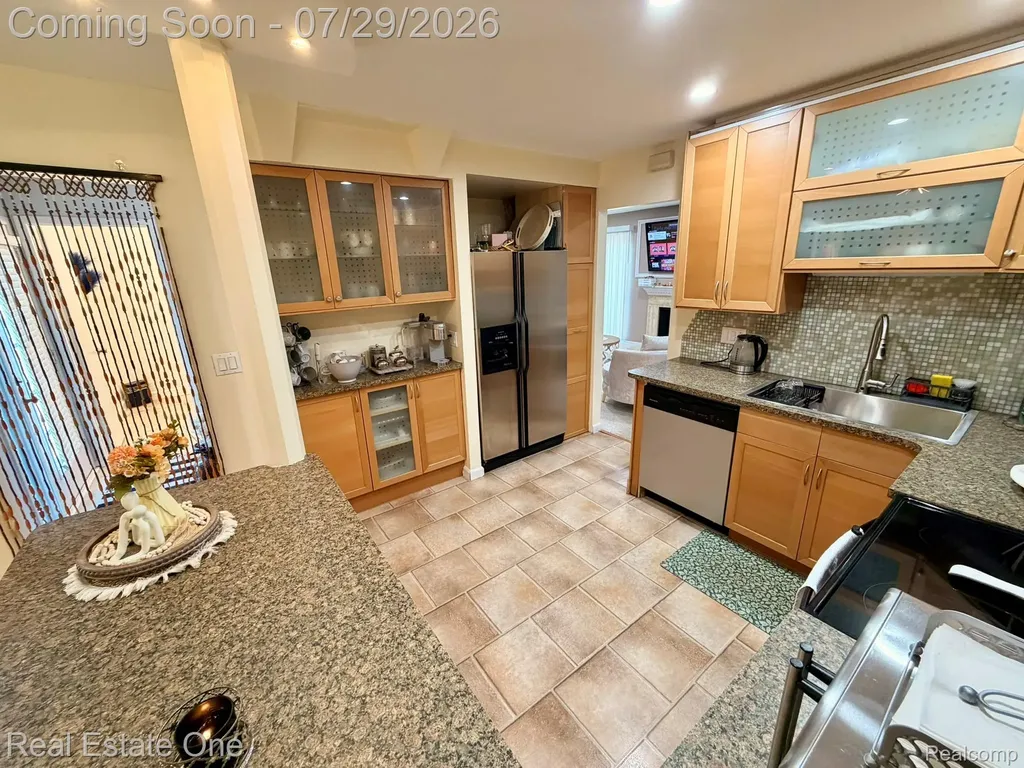 5112 Rock Run Street West Bloomfield Charter Township MI 48322