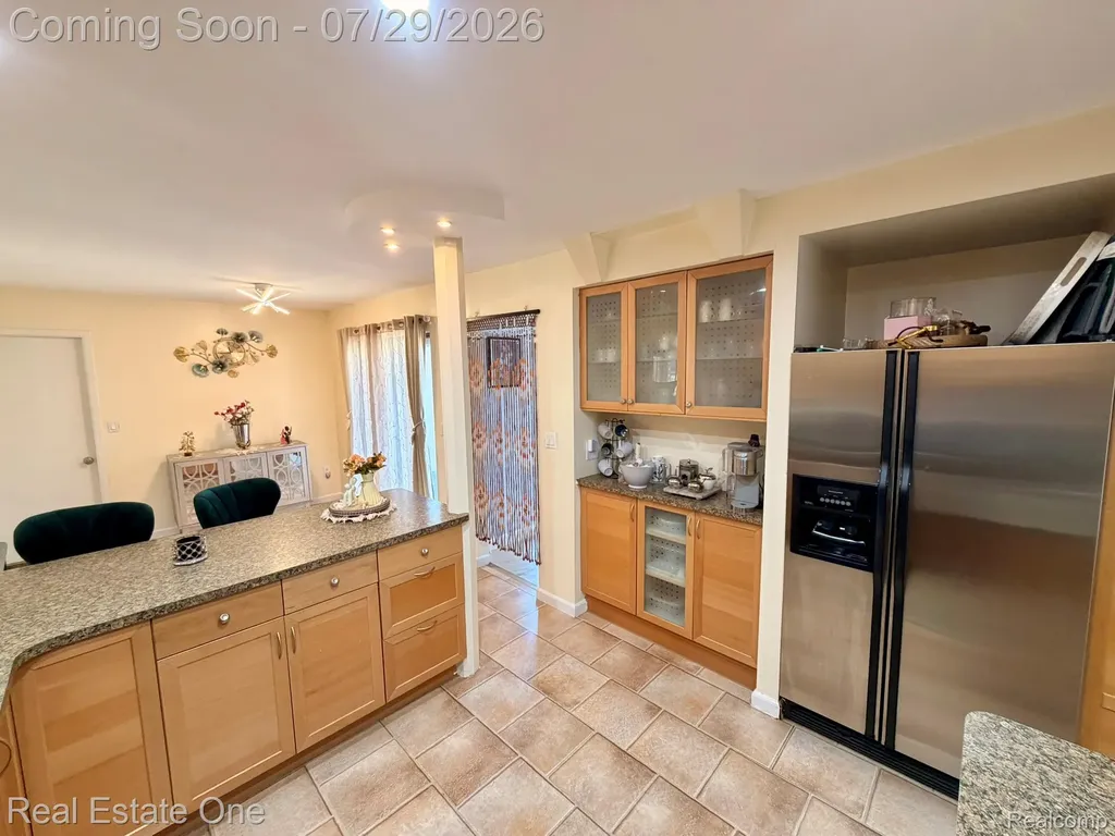 5112 Rock Run Street West Bloomfield Charter Township MI 48322