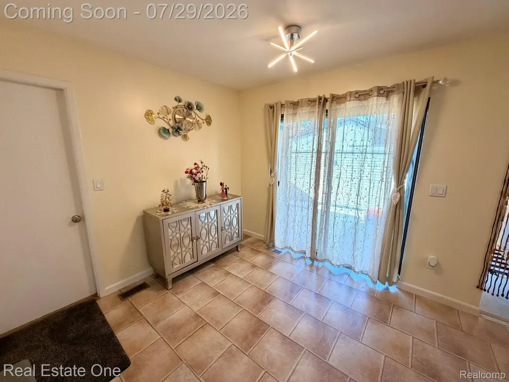 5112 Rock Run Street West Bloomfield Charter Township MI 48322