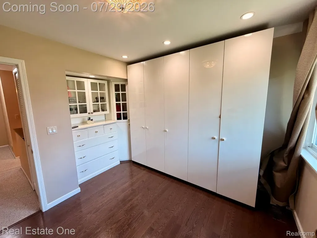5112 Rock Run Street West Bloomfield Charter Township MI 48322