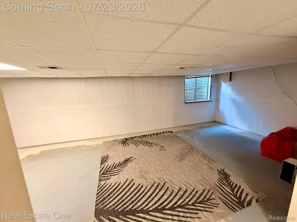 5112 Rock Run Street West Bloomfield Charter Township MI 48322