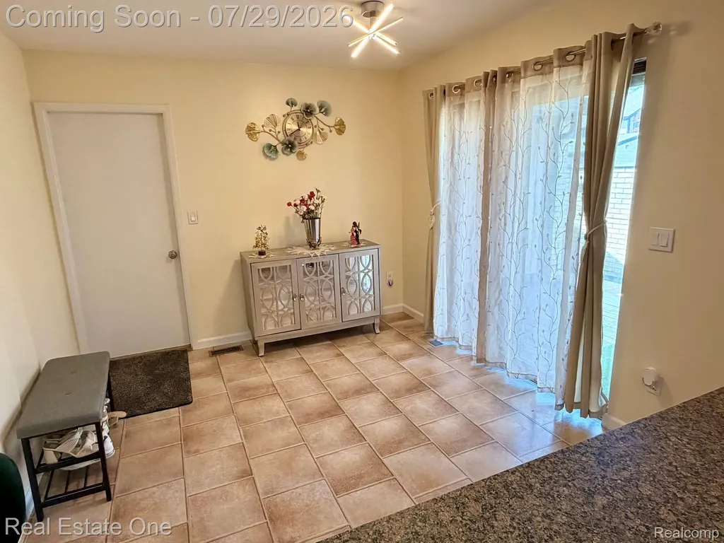 5112 Rock Run Street West Bloomfield Charter Township MI 48322