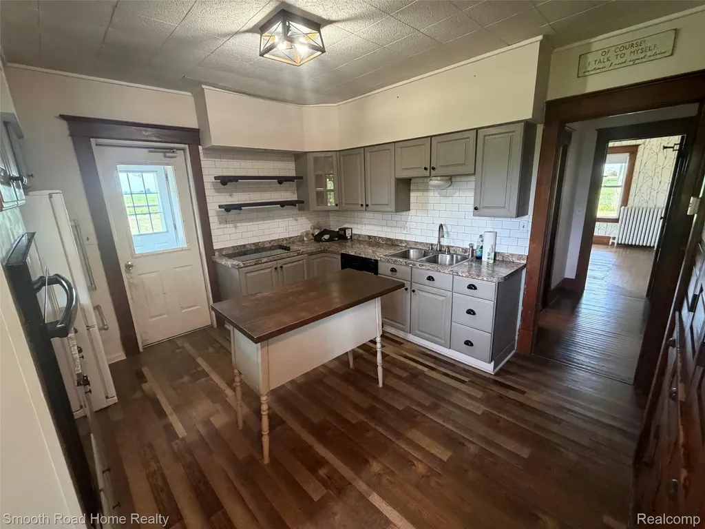 4724 N County Line Highway Ridgeway Township MI 49229