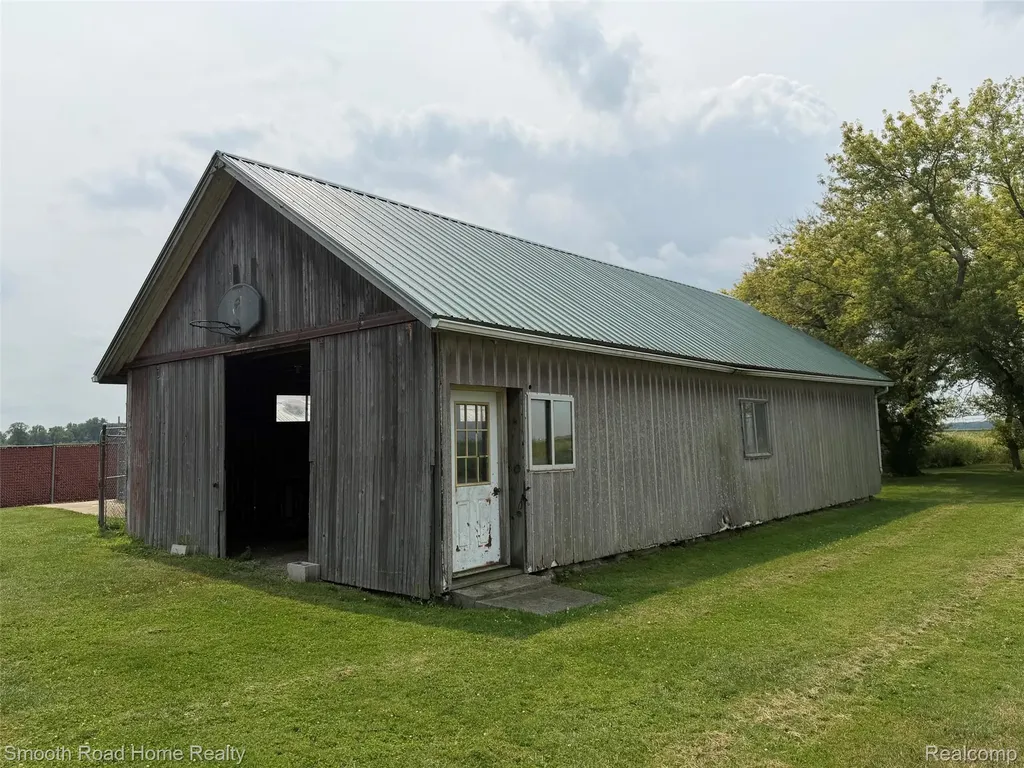 4724 N County Line Highway Ridgeway Township MI 49229