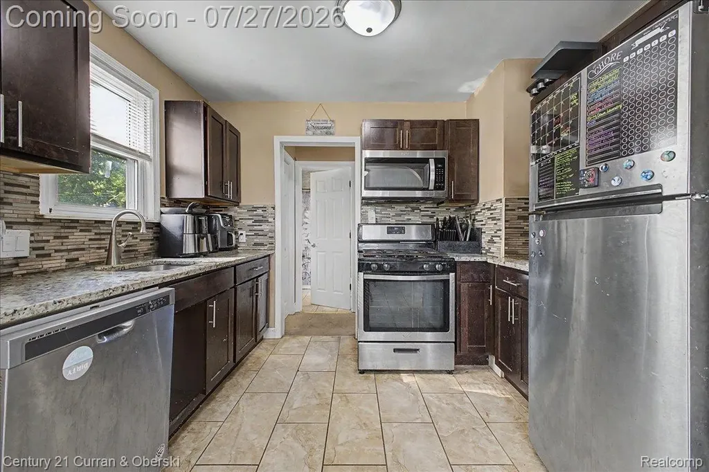 711 Lincoln Avenue Lincoln Park City MI 48146