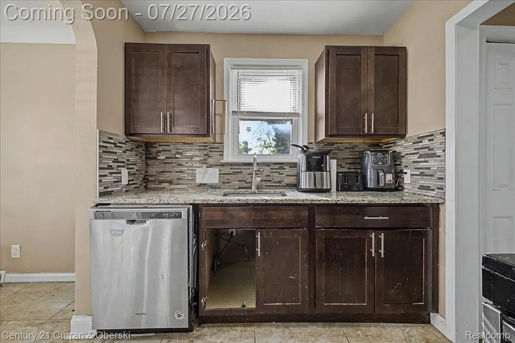 711 Lincoln Avenue Lincoln Park City MI 48146