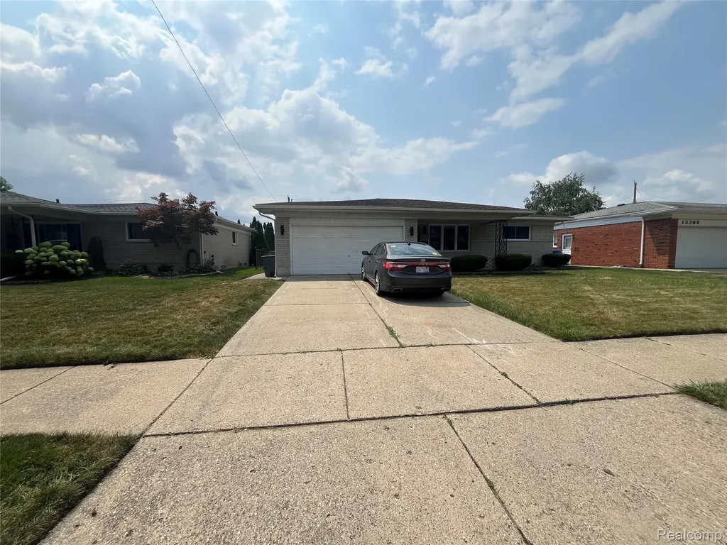 13502 Moceri Circle Warren City MI 48088