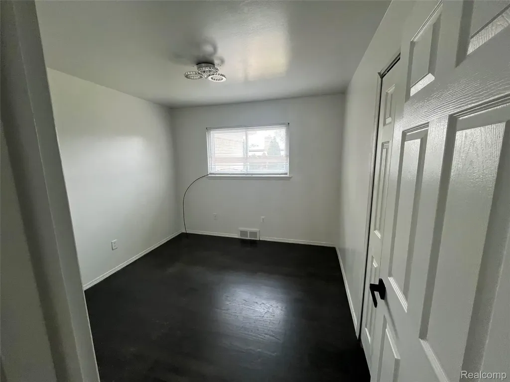 13502 Moceri Circle Warren City MI 48088