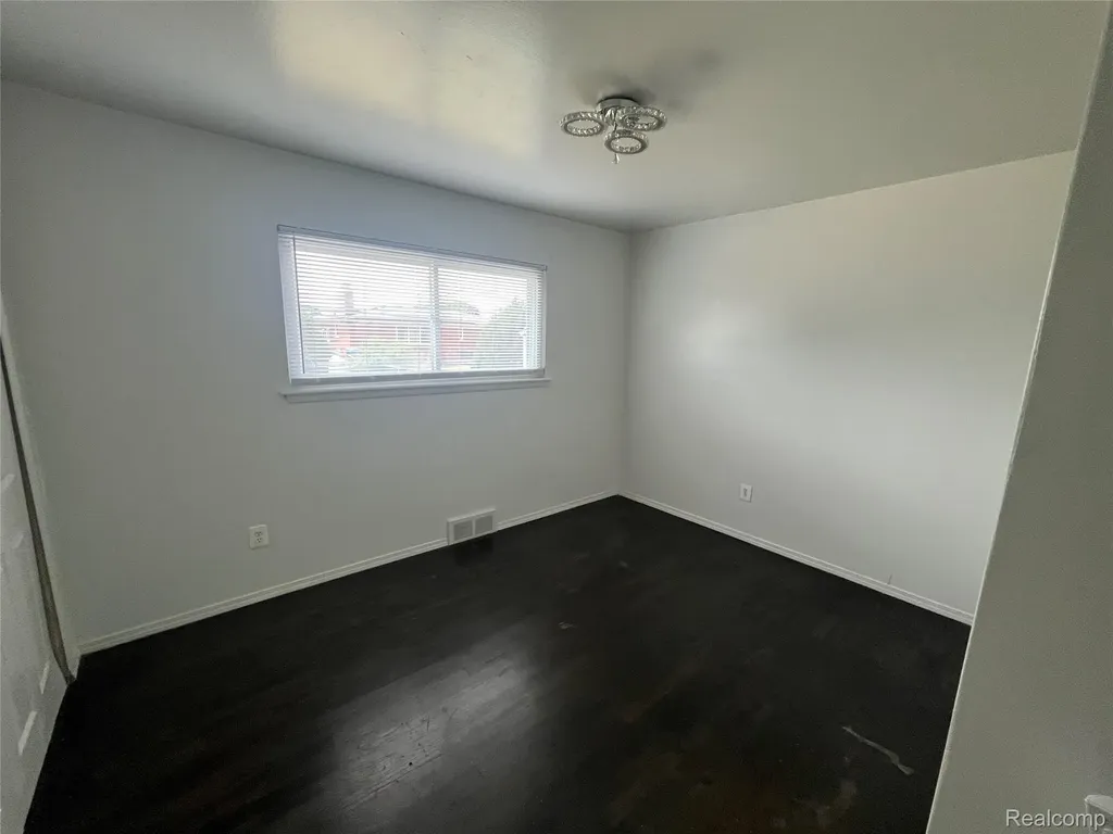 13502 Moceri Circle Warren City MI 48088
