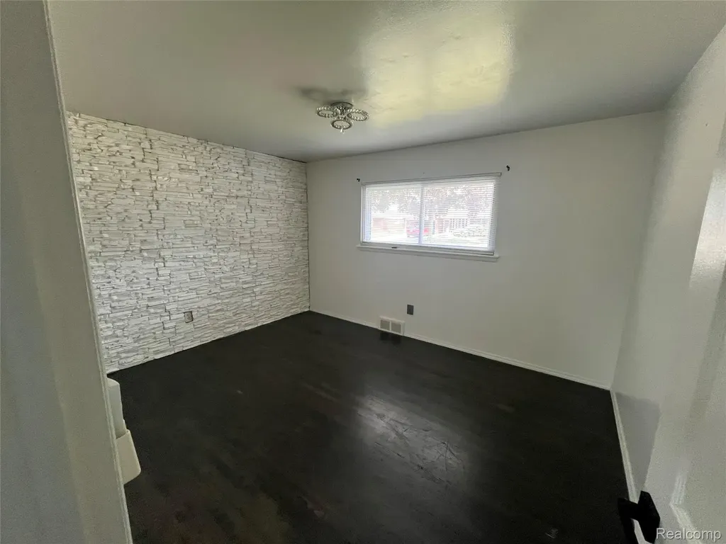 13502 Moceri Circle Warren City MI 48088