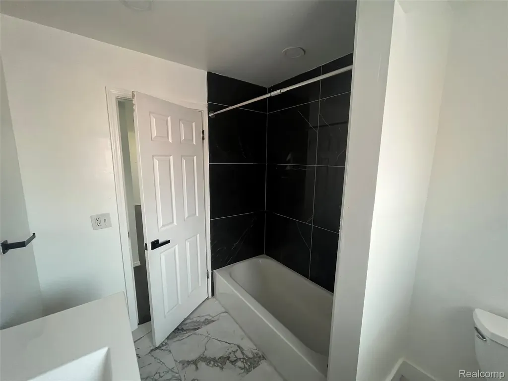 13502 Moceri Circle Warren City MI 48088