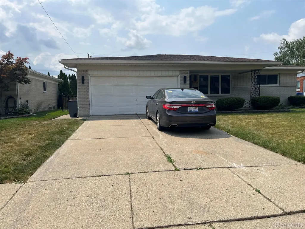 13502 Moceri Circle Warren City MI 48088