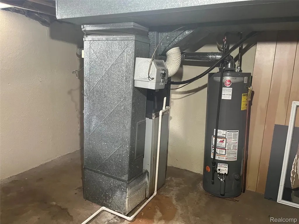 13502 Moceri Circle Warren City MI 48088