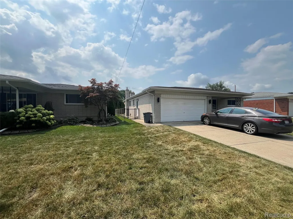 13502 Moceri Circle Warren City MI 48088