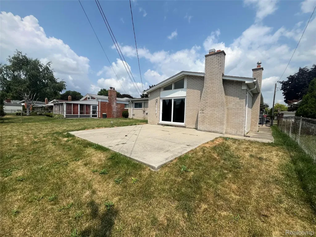 13502 Moceri Circle Warren City MI 48088