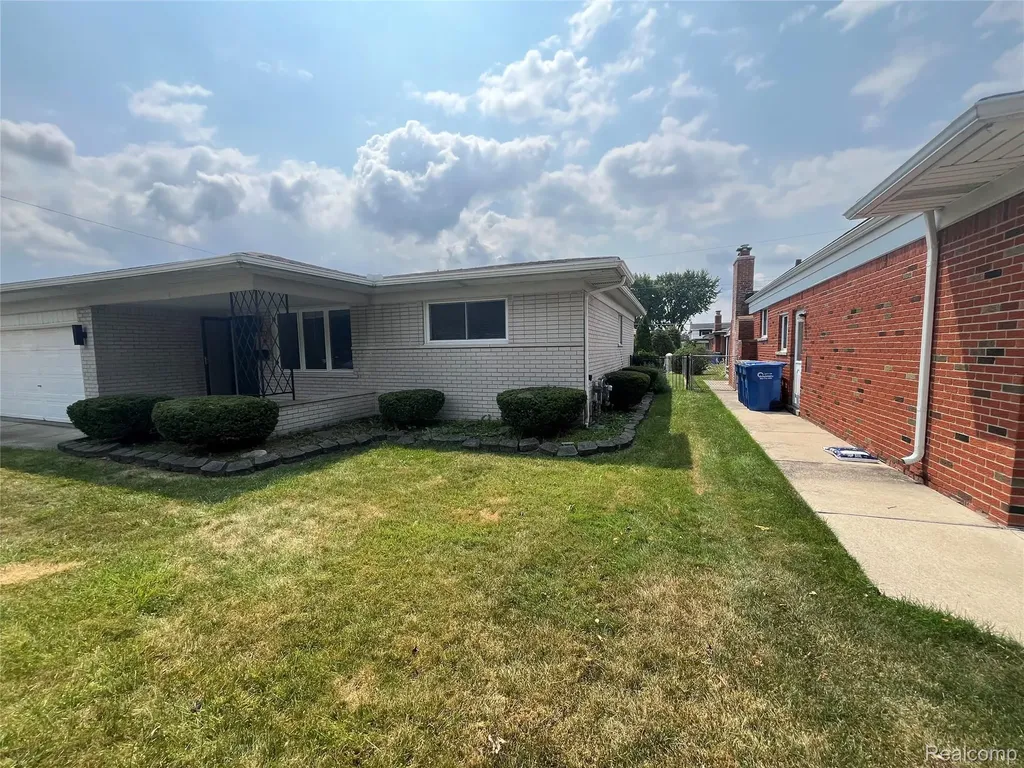 13502 Moceri Circle Warren City MI 48088