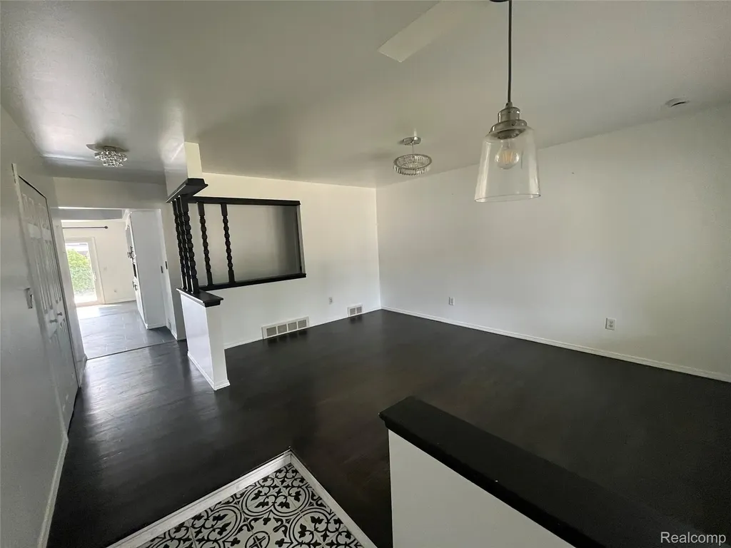 13502 Moceri Circle Warren City MI 48088