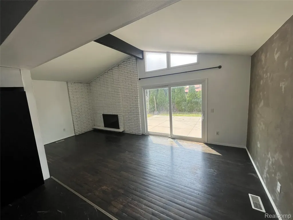 13502 Moceri Circle Warren City MI 48088