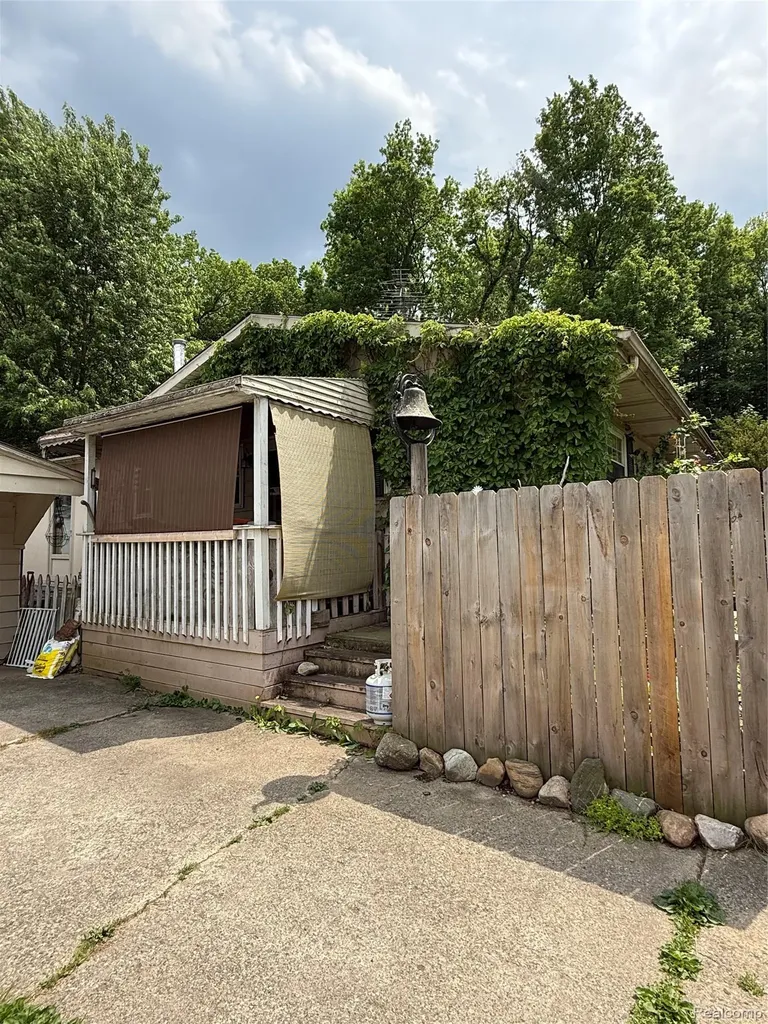 1927 New Rochelle Drive Elba Township MI 48446