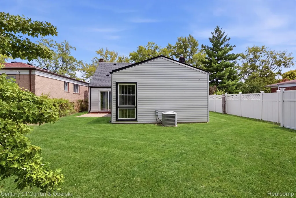 6521 Berwyn Street Dearborn Heights City MI 48127