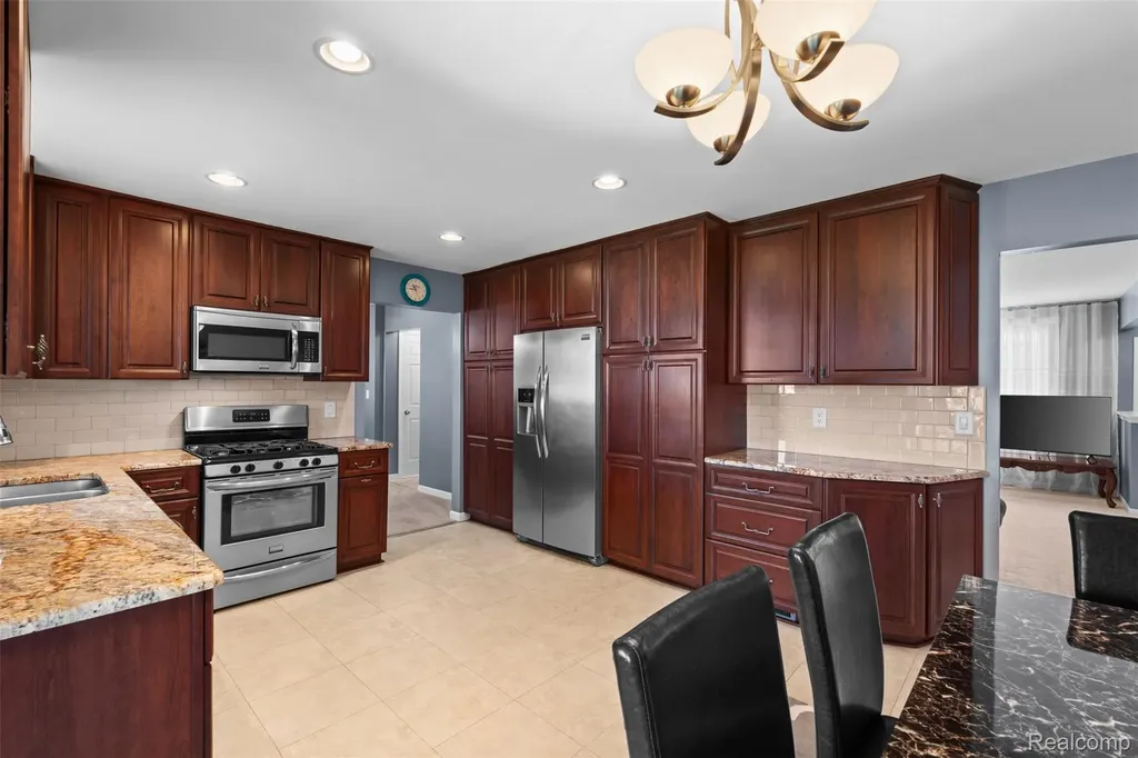 31717 Tecla Drive Warren City MI 48088