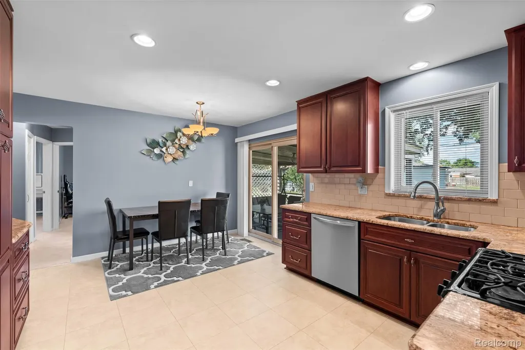 31717 Tecla Drive Warren City MI 48088