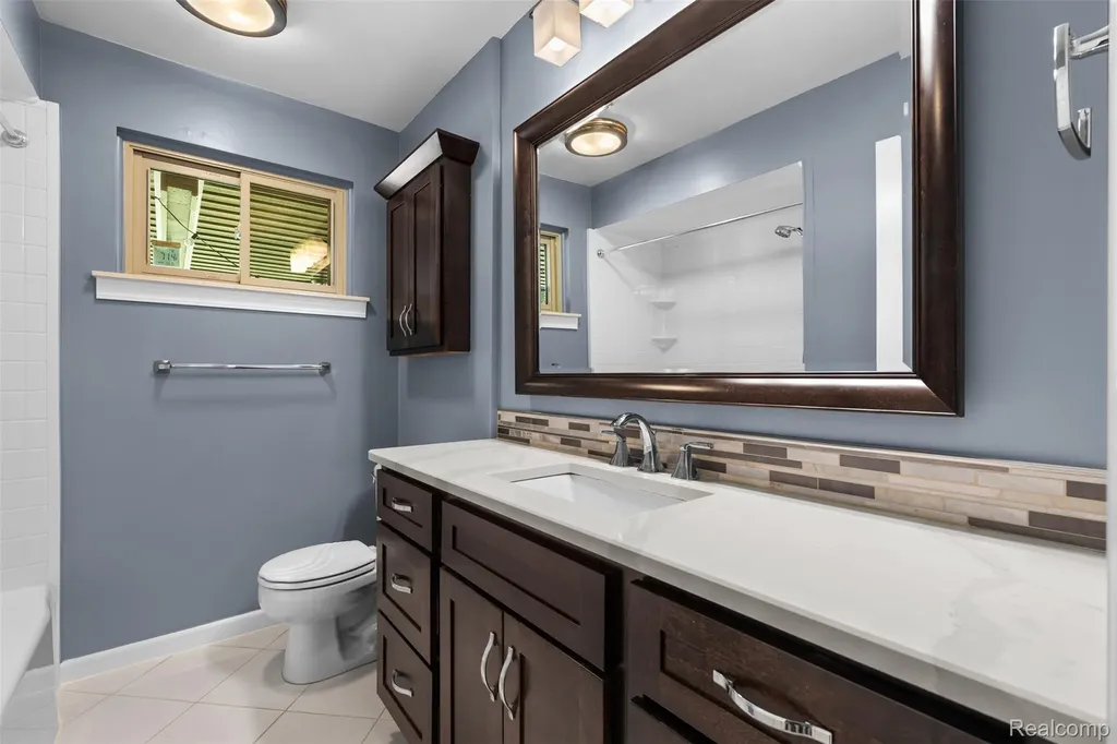31717 Tecla Drive Warren City MI 48088