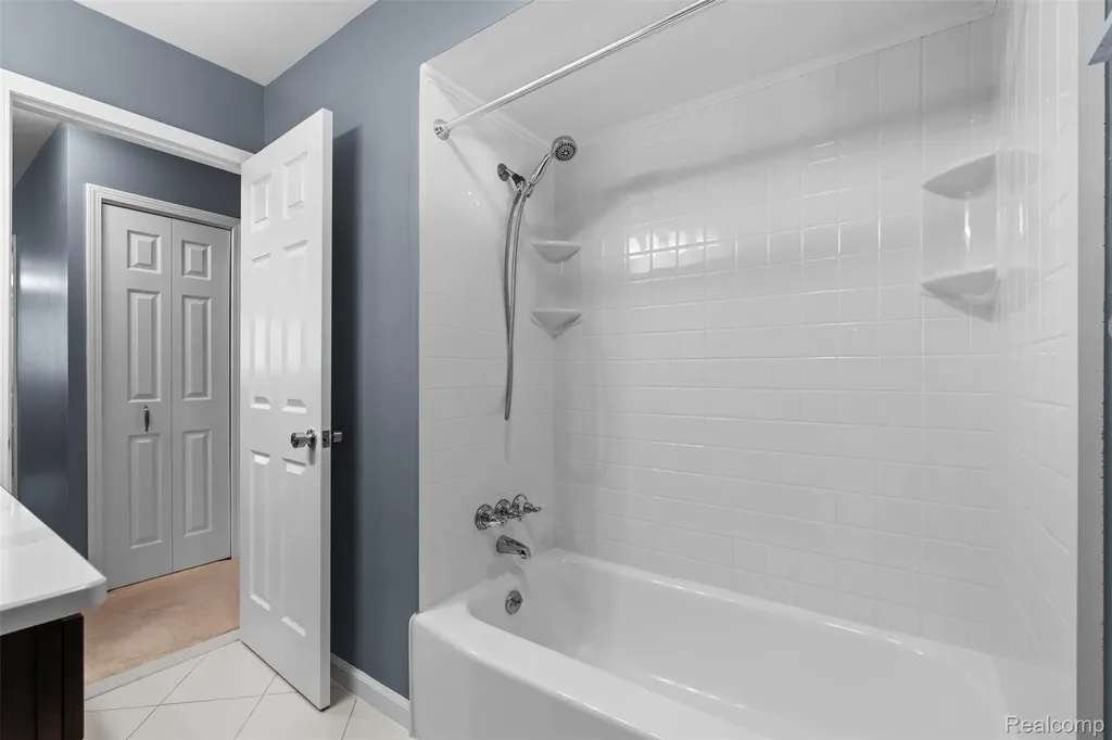 31717 Tecla Drive Warren City MI 48088