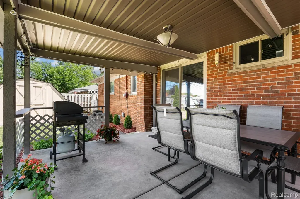 31717 Tecla Drive Warren City MI 48088
