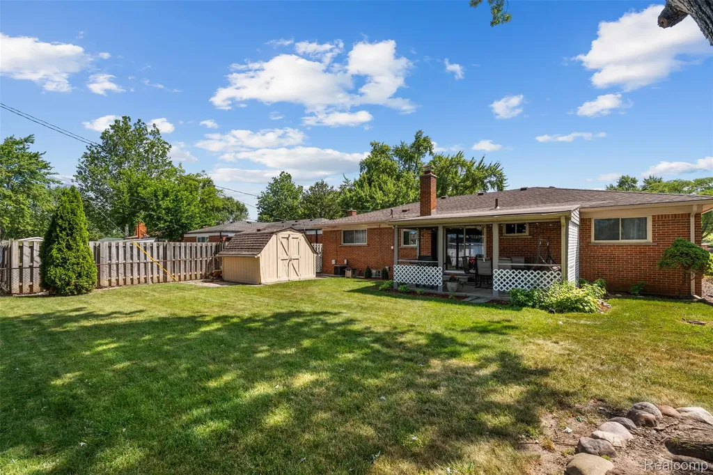 31717 Tecla Drive Warren City MI 48088