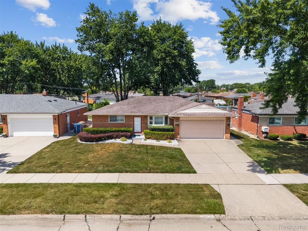 31717 Tecla Drive Warren City MI 48088