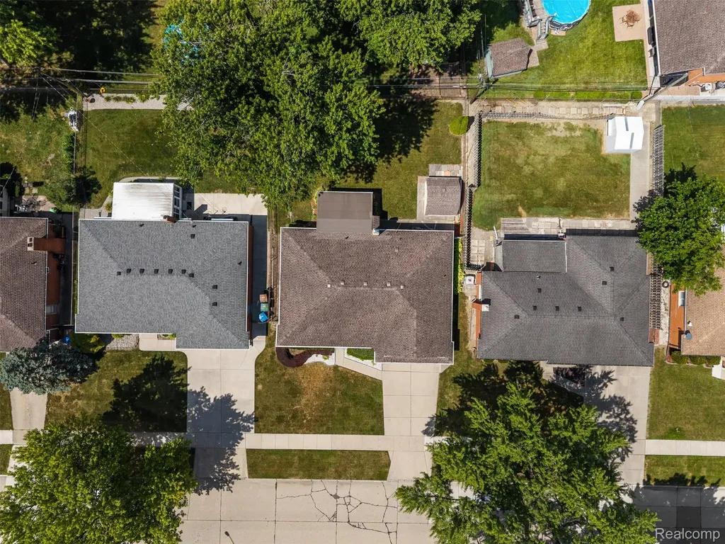 31717 Tecla Drive Warren City MI 48088