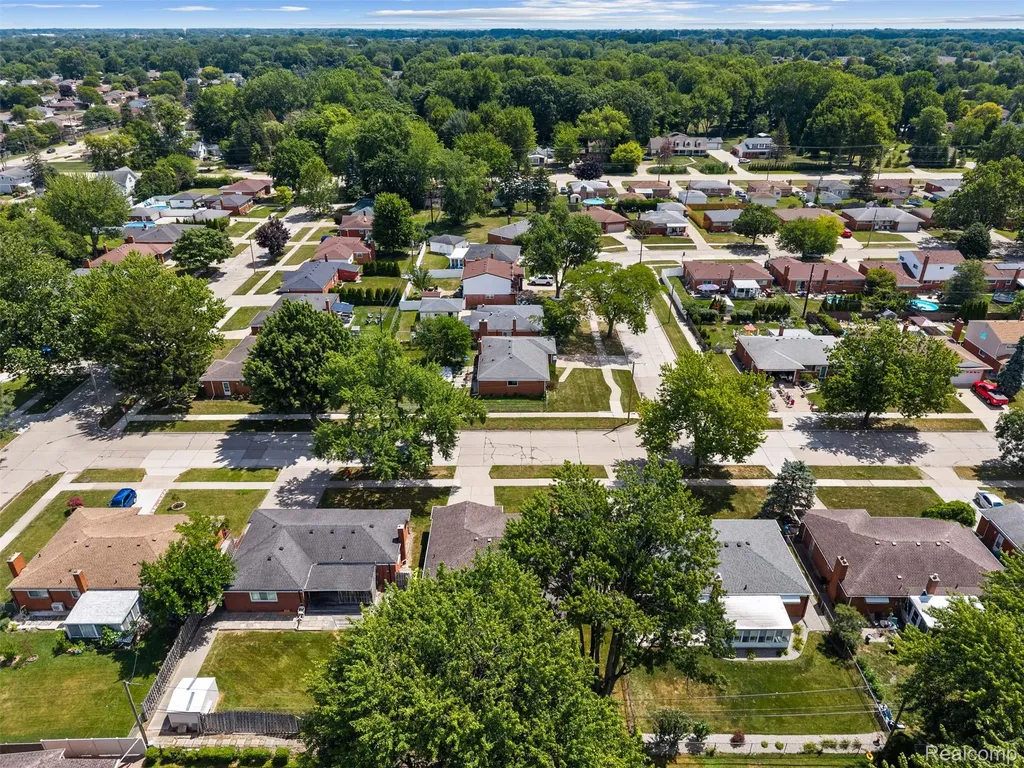 31717 Tecla Drive Warren City MI 48088