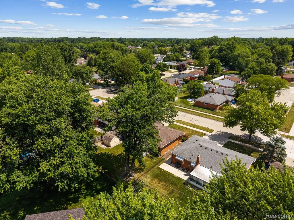 31717 Tecla Drive Warren City MI 48088